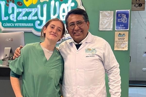 A veterinarian and a veterinary intern posing for a picture together.